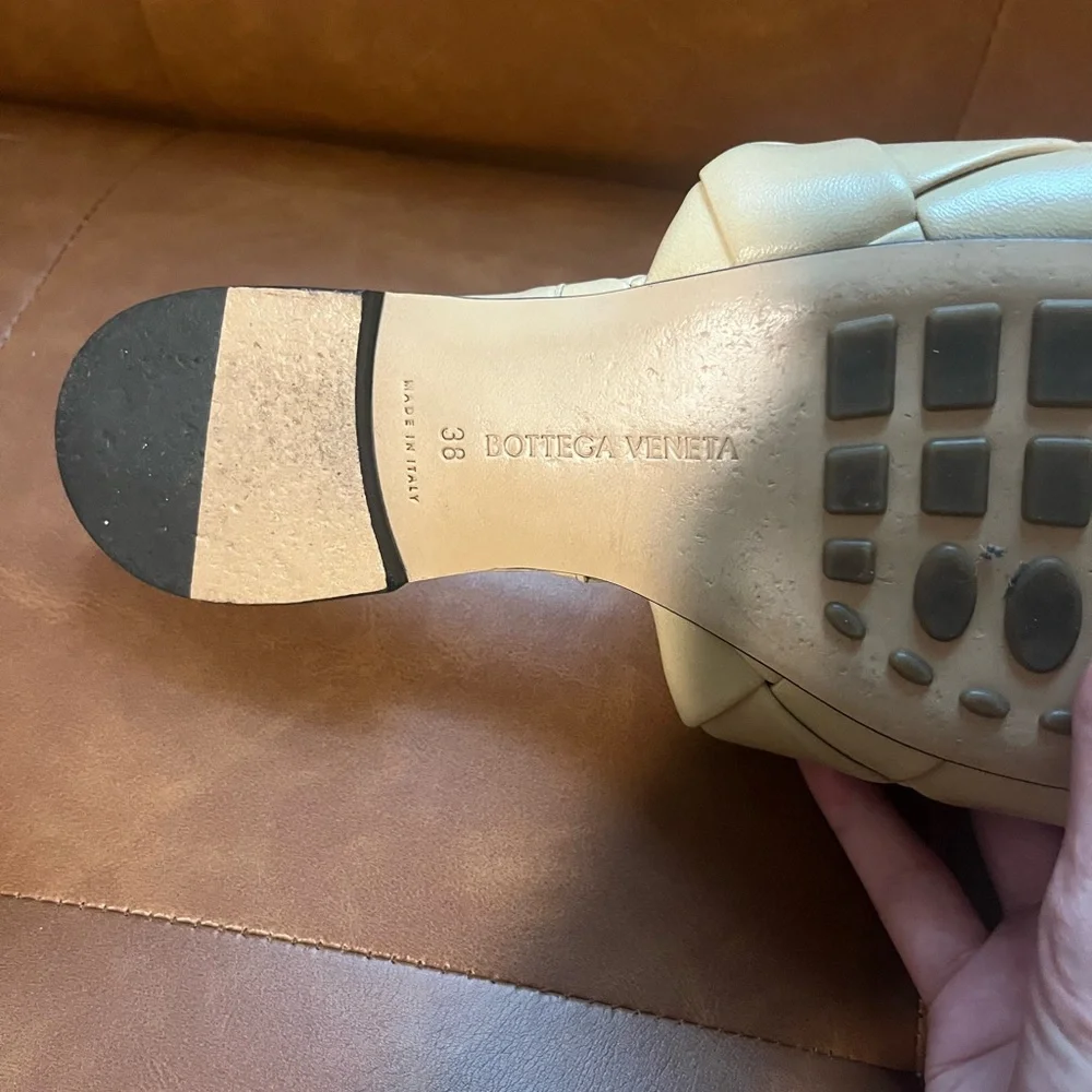 Bottega Veneta Lido Sandals Size 38 Cream Intrecciato Woven Leather Slides - Picture 9 of 16